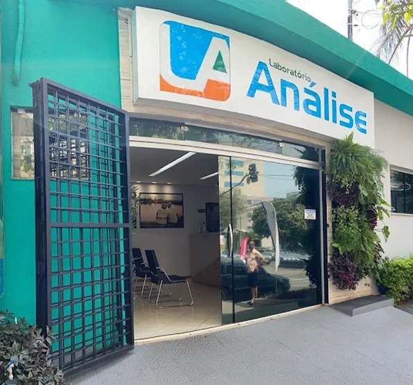 Fachada da unidade Matriz do Laboratório Análise, em Divinópolis